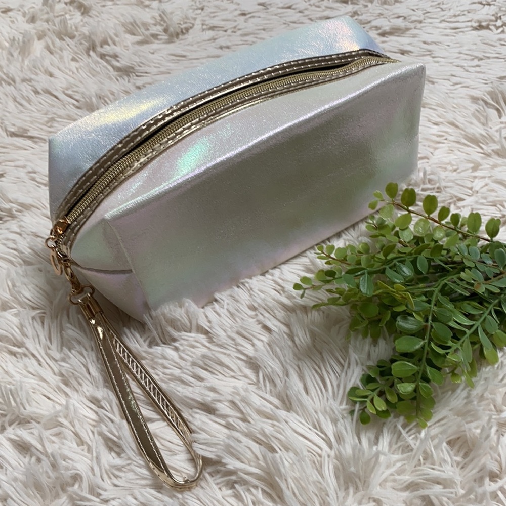 🎉HP🎉 Boutique Iridescent Makeup Bag 💗 White & Gold - Picture 2 of 14
